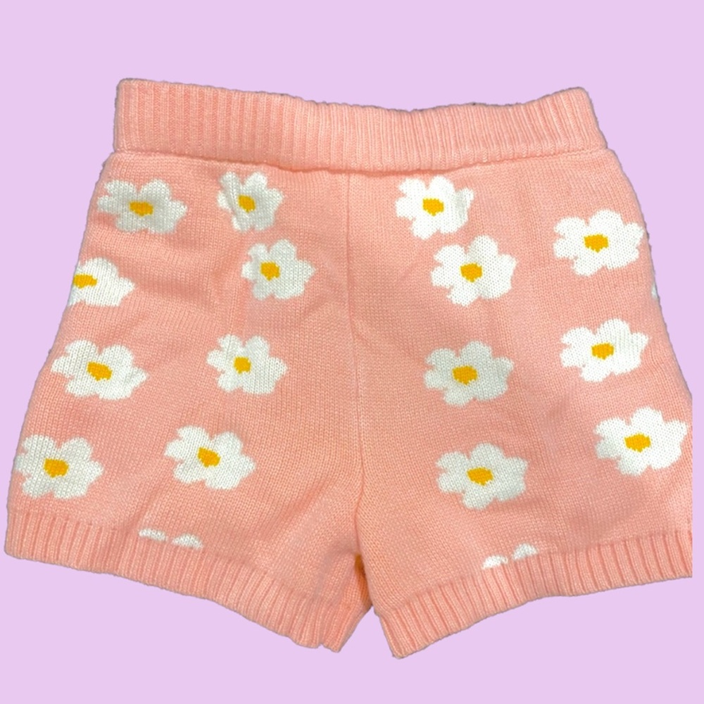 Altar’d State pink and white daisy shorts